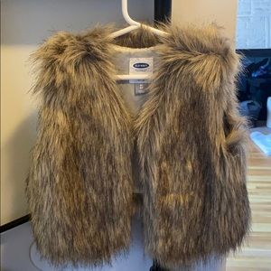 Old navy toddler girls furry vest size 5t